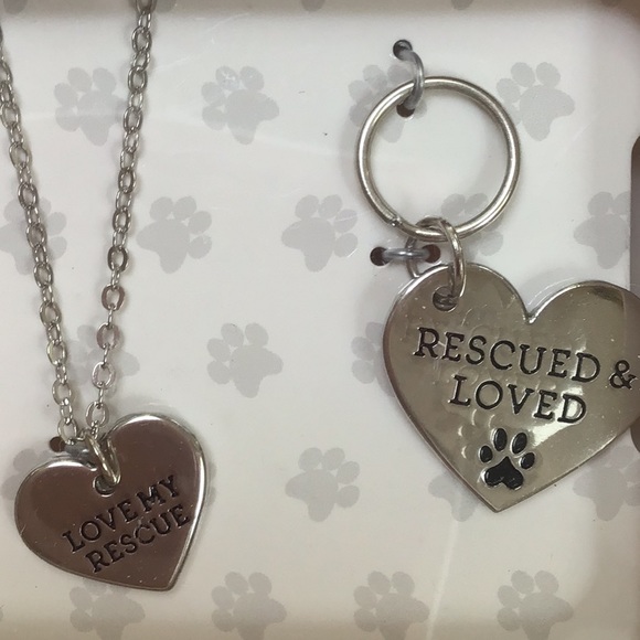 Silver Tone Pet Rescue Necklace & Collar Paw Print Heart Charm Set NWT - Picture 2 of 11